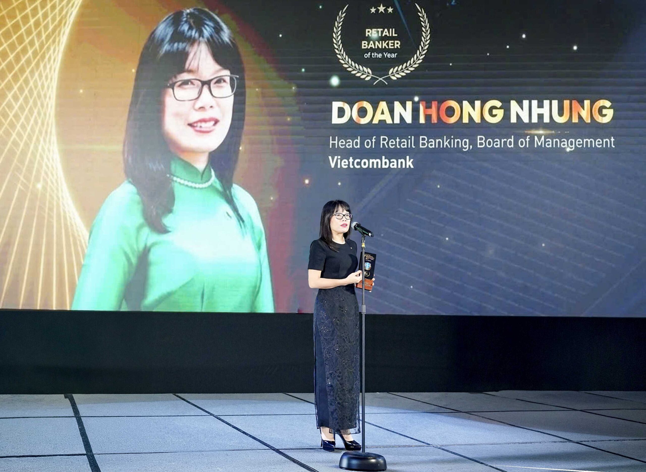 Giám đốc Khối Bán lẻ Vietcombank được vinh danh tại Hội nghị Đổi mới Tài chính thế giới 2026